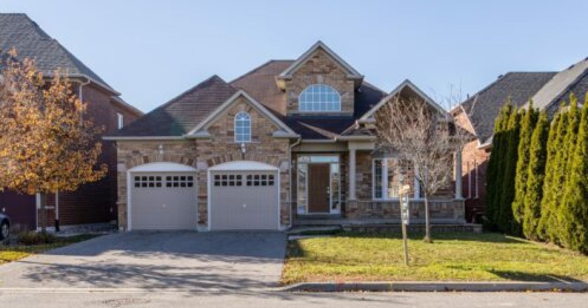 Considering a Traditional or Non-Traditional Garage Door Style